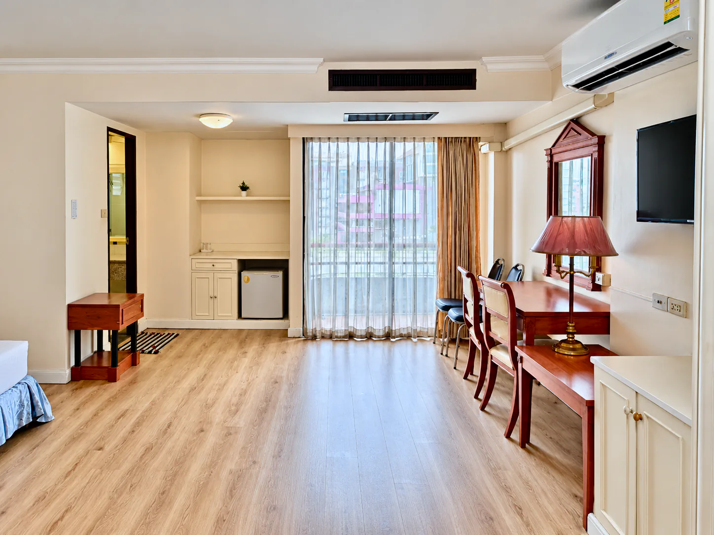 ห้องเอ็กเซ็กคิวทีฟ โรงแรมจัมโบเทล · มุมที่ 2