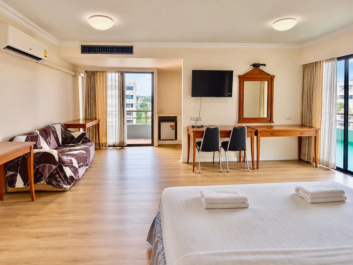 ห้องเอ็กเซ็กคิวทีฟ โรงแรมจัมโบเทล · มุมที่ 3